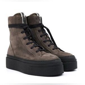 Brand new in box Andia Fora Eilon Underground Nubuck Boots Trainers 40 US10